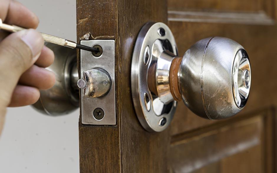 changer serrure de porte Paris 17